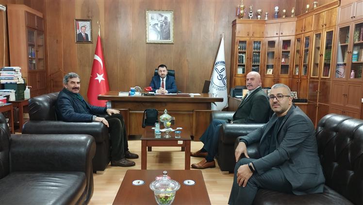 Amasya'da Dere Mahalle Kaymakam Mustafa Masatlı Dini Külliyesi Dernek Yönetiminden Il Müftümüze Ziyaret