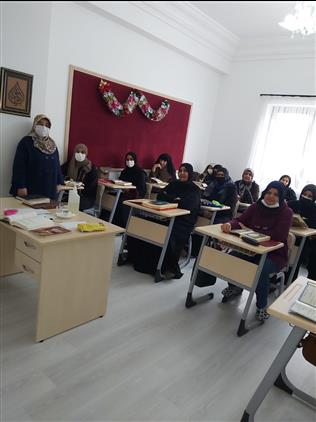 Amasya'da Dil Kursunu Tamamlayan Göçmenler Kur’an Kurslarımızda Eğitim Almaya Başladılar