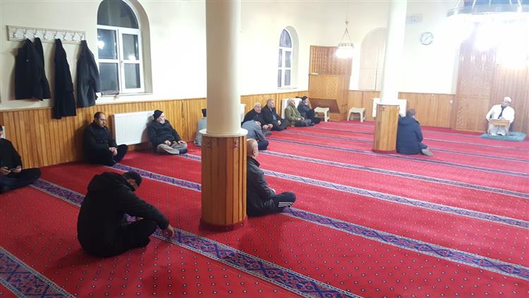 Muş'ta Din Hizmetleri şube Müdürü ömer Sever, Geylani  Camiinde Cemaat Ile Sabah Namazı Buluşmasında Bir Araya Geldi.