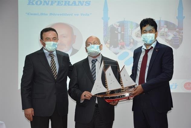 Sinop'ta Din Işleri Yüksek Kurulu Uzmanı Kapukaya”müslümanların Vasıfları Arasında Yapılan Iyilikleri Unutmaması, Sözünde Durması, Sıla-i Rahmi Kesmemesi Hoş Geçimli Olması Yer Alır.” Dedi.