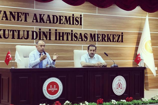 Samsun'da Diyanet Akademisi Aşık Kutlu Dini Ihtisas Merkezinde Il Müftümüz Konferans Verdi