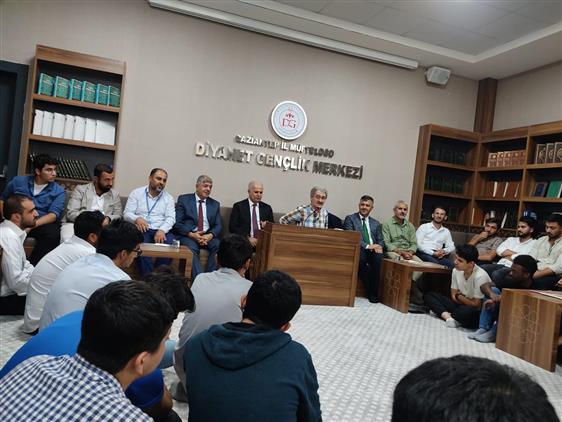 Gaziantep'de Diyanet Gençlik Merkezimizde "istikamet Peygamberi (s.a.v)" Konulu  Gençlerle Başbaşa Programı Düzenlendi.
