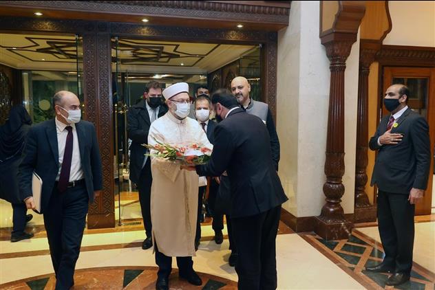 Adiyaman'da Diyanet Işleri Başkanı Erbaş Pakistan’da