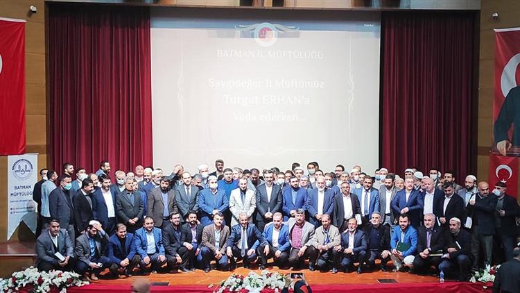 Diyanet Işleri Başkanlığı Din Hizmetleri Genel Müdürlüğü Zekat Hizmetleri Daire Başkanlığına Atanan Il Müftümüz Turgut Erhan Için Batman Il Müftülüğümüz Tarafından Veda Programı Düzenlendi.