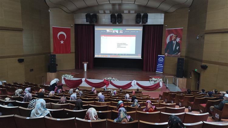 Diyanet Işleri Başkanlığı Yaygın Din Eğitimi Daire Başkanlığı Tarafından Batman Müftülüğüne Bağlı Kur’an Kursu öğreticilerine Yönelik 'çocuk Ihmal Ve Istismarı” Semineri Düzenlendi.