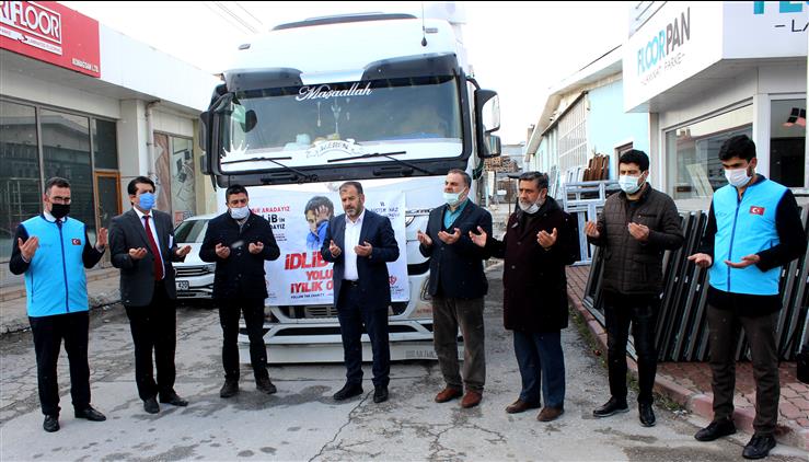 Idlib’de Kurulan Konya Mahallesi’ne 1 Tır Dolusu Pencere Yardımı