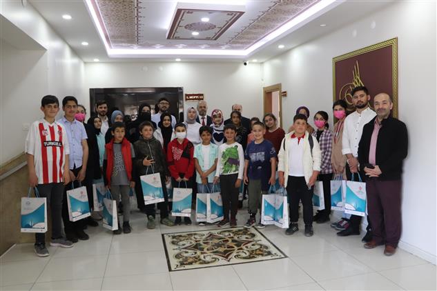 Sivas'ta Doğanşarlı öğrencilerden Il Müftülüğüne Ziyaret