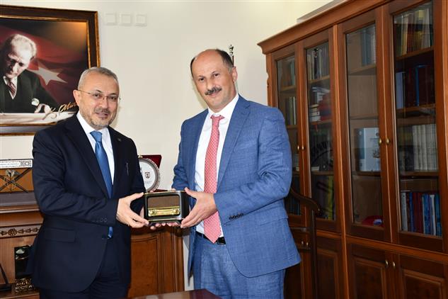 Tokat'da Diyanet Işleri Başkanlığı Yönetim Hizmetleri Genel Müdürü Mehmet Bilgin  Il Müftüsü Abdullah Pamuklu’yu Makamında Ziyaret Etti