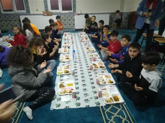 Zonguldak'ta çedes Projesi Ile öğrenciler Camide Iftar Heyecanını Yaşadı