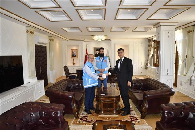 Edirne Valisi Sayın Hüseyin Kürşat Kırbıyık Kurban Bağışını Türkiye Diyanet Vakfına Bağışladı.