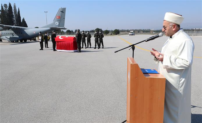İzmir'de şehit Hava Piyade Uzman çavuş Güleş Dualarla Uğurlandı