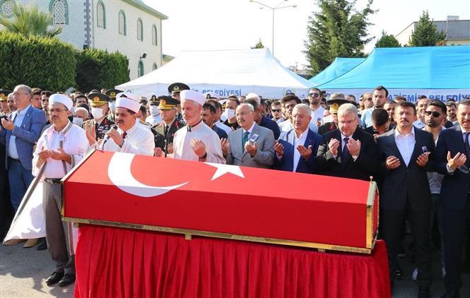 şehit Istihkâm Astsubay çavuş Batuhan şimşek, Izmir'de Son Yolculuğuna Dualarla Uğurlandı.