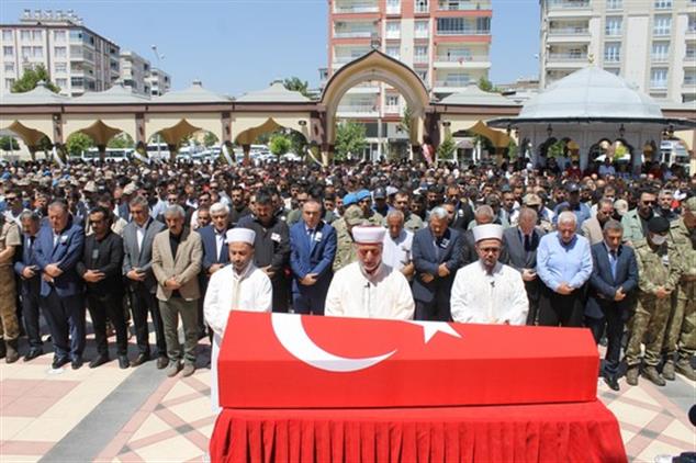 Kilis'de şehit Topçu Uzman çavuş Uğurcan Cirnooğlu Törenle Son Yolculuğuna Uğurlandı