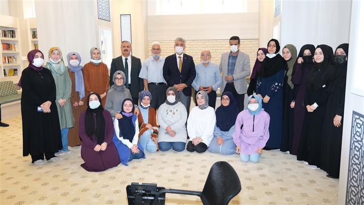 Erzincan Valimiz Mehmet Makas, Diyanet Gençlik Merkezi’nde “gençlik Buluşması” Programına Katıldı