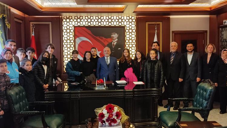 Isparta'da çevresine Duyarlı öğrenciler Müftülüğü Ziyaret Etti