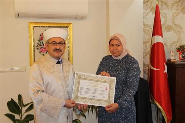 Muğla'da Filipinli Nenet Delaroza Antonio Islam'ı Seçerek Müslüman Oldu