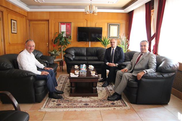 İzmir'de Gaziemir Ve Karabağlar Kaymakamlarından Il Müftümüze Ziyaret