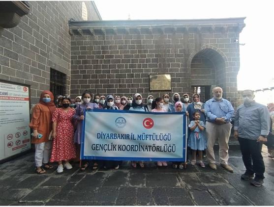 Diyarbakir'da Gençler Tarihi Mekânları Keşfediyor