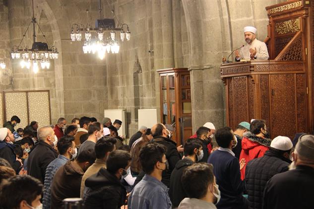 Erzurum'da Gençlerden Sabah Namazı Buluşmasına Yoğun Ilgi