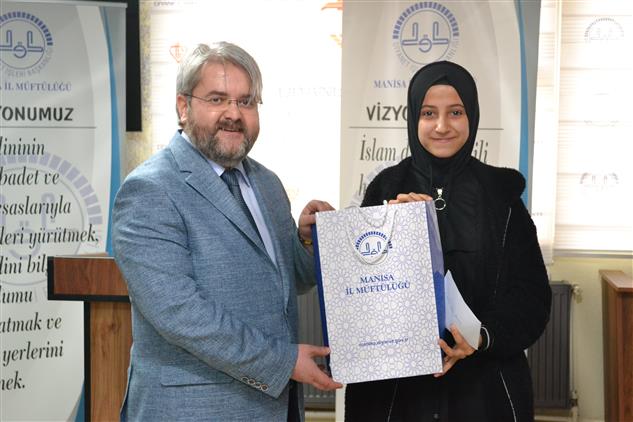 Manisa'da Gençlik Bilgi Yarışması'nda Dereceye Girenler ödüllendirildi