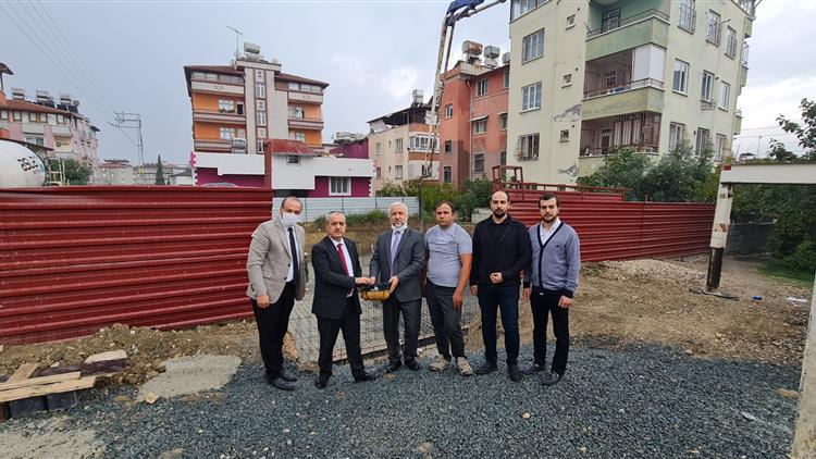 Hatay'da Hacı Abdurrahman Aydın Cami Ve Hacı Hamide Aydın Kur'an Kursunun Temeli Dualarla Atıldı