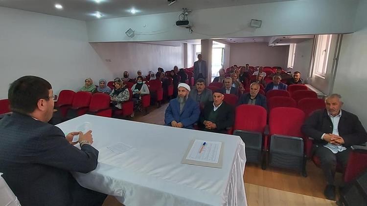 Kars'ta Hacı Adaylarına Yönelik Eğitim Seminerleri Devam Ediyor