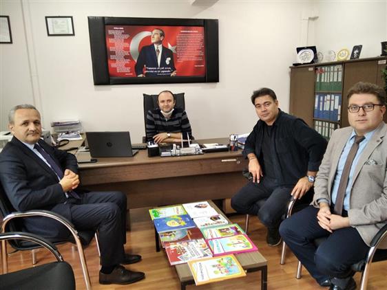 Afyonkarahisar'da Hacı Ahmet özsoy Ortaokulu Kütüphanesine Kitap Hediyesi