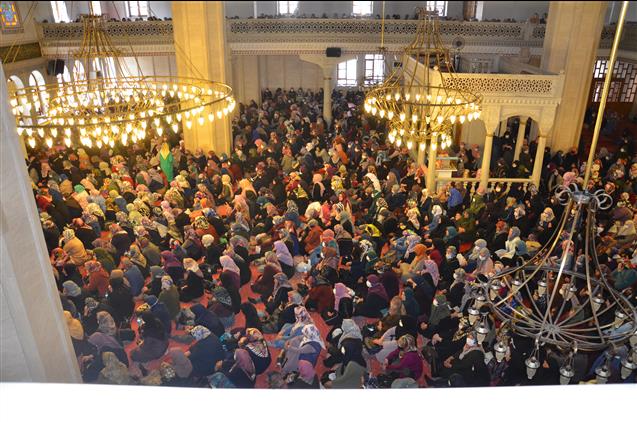 Konya'da Hacıveyiszade Camiinde Bayanlara Yönelik Kadir Gecesi Programı Düzenlendi