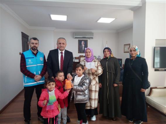 Afyonkarahisar'da Hamide Sıtkı Gönen 4-6 Yaş Kur'an Kursu Miniklerinden Depremzede Akranlarına Destek....