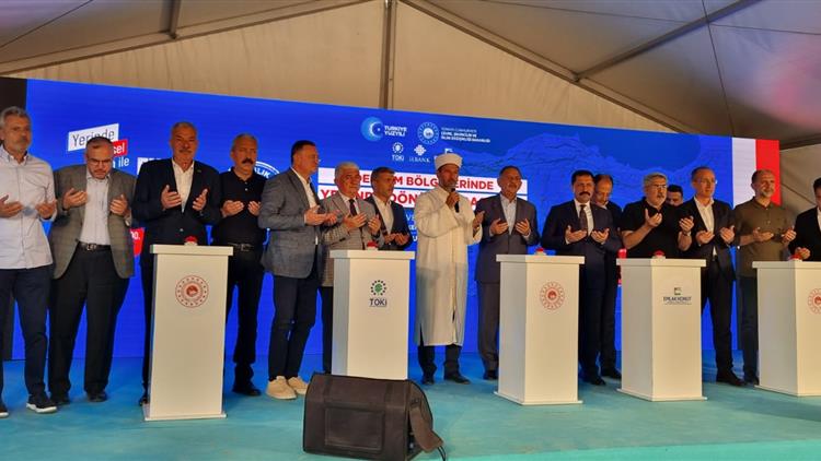 Hatay'da Yerinde Dönüşüm Konutlarının Temeli Dualarla Atıldı