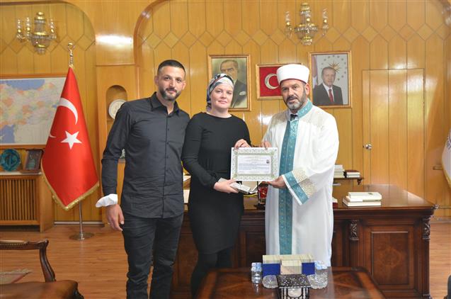 Konya'da Hollanda'lı Linda Stinissen Islam'ı Seçti