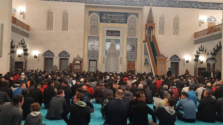 Zonguldak'ta Kadir Gecesi Dualarla Idrak Edidi.