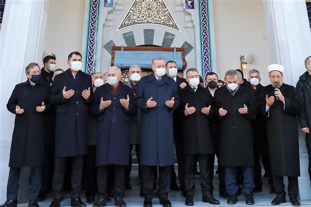 İstanbul'da Kadıköy Prof. Dr. Osman öztürk Incirli Bostan Camii Dualarla Ibadete Açıldı