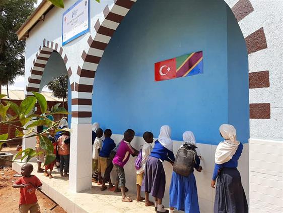 Antalya'da Kadın Kolları Komisyonunun Hayri Hizmetleri Sınırlar ötesinde