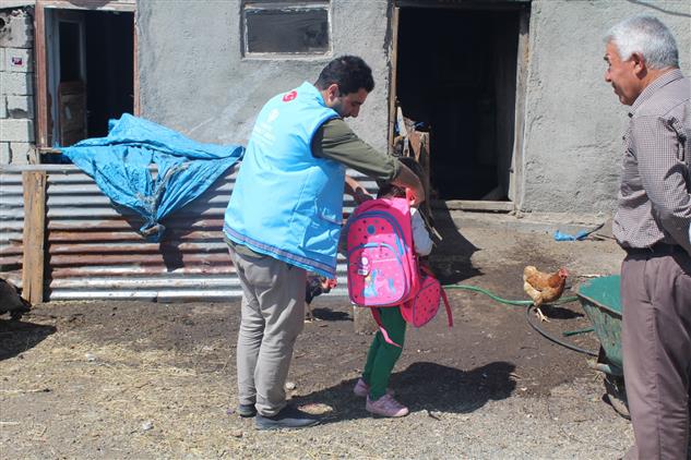 Kars Il Müftülüğü Ve Din Görevlilerinden öğrencilere Eğitim Desteği