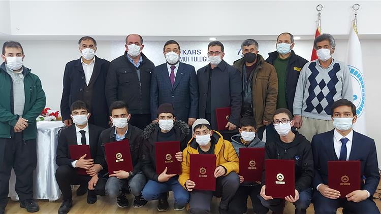 Kars'ta 7 Hafız Mezun Oldu