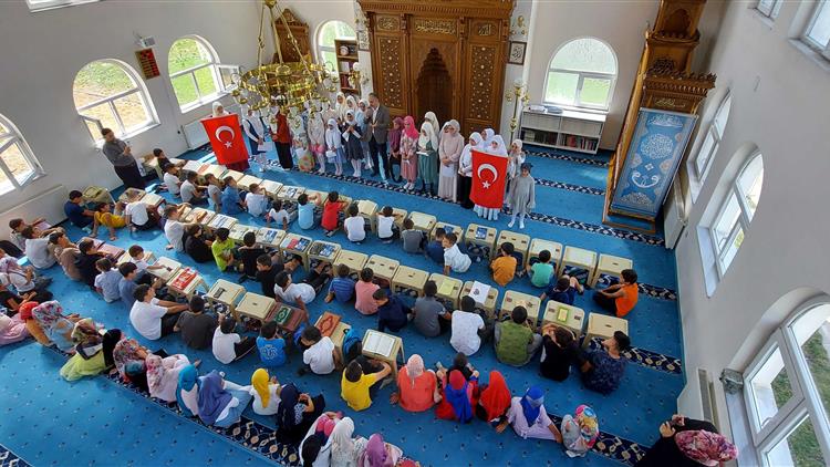 Kars'ta Kur'an Kursu öğrencilerinden Kapanış Programı