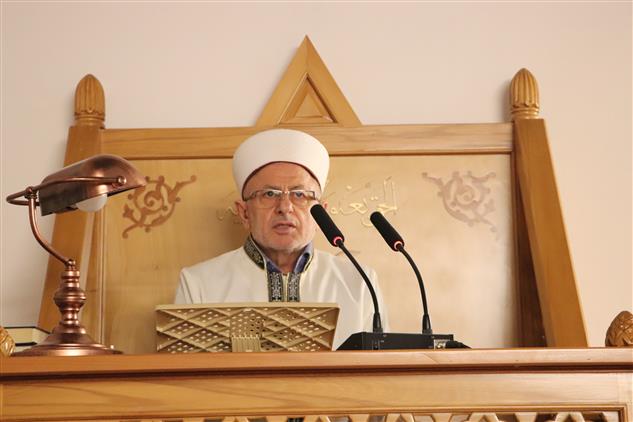 Sivas'ta Kayseri Il Müftüsü Akkuş, Paşa Caminde Teravih Namazı öncesi Cemaate Vaaz Etti.
