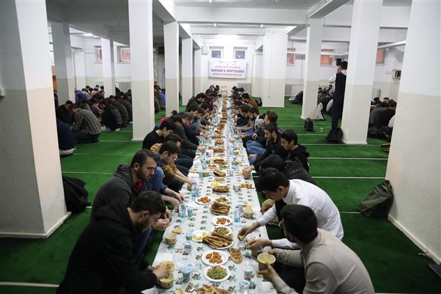 Kayseri’de üniversite öğrencileri Iftarda Buluştu
