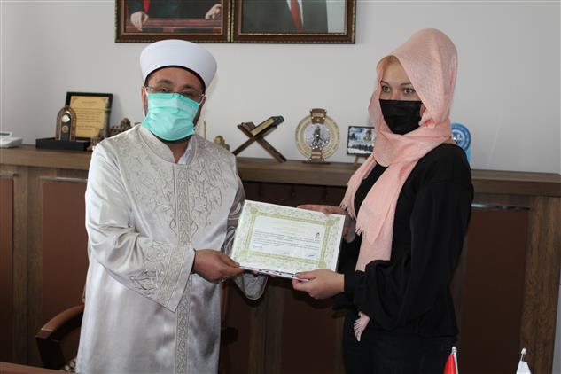 Kars'ta Kırgızistan Vatandaşı Nasledova Tatıana, Kelime-i şehadet Getirerek Müslüman Oldu.