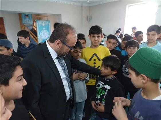 Agri'da Kur'an Kursu öğrencilerine Bayramlık Hediye Edildi