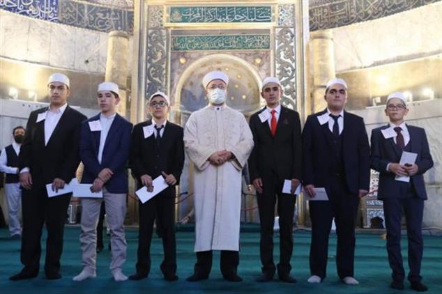 Kuran-ı Kerim'i Yüzünden Güzel Okuma Yarışması Türkiye Finalinde Adana Ilimizi Temsil Eden Fatih Gökdal Ikincisi Oldu.