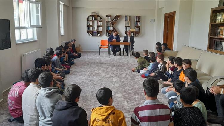 Ardahan'da Kur’an Kursu öğrencileri Din Istismarına Karşı Bilgilendirildi