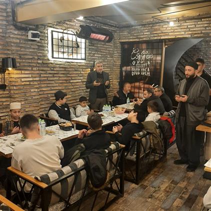 Zonguldak'ta Kuran Kursu öğrencilerine Iftar Programı Düzenledi.