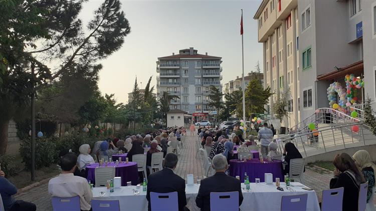 Isparta'da Kız öğrenciler Mezuniyet Töreni Düzenlendi