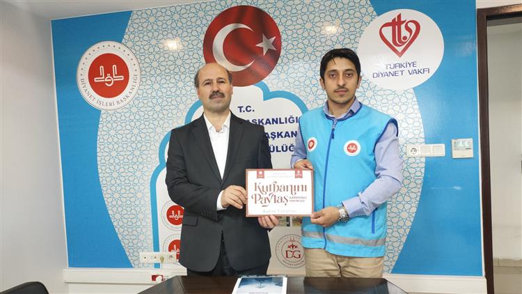 Duzce'de Il Müftü Vekili Talha Demirkaya’ Dan Tdv'ye Kurban Bağışı