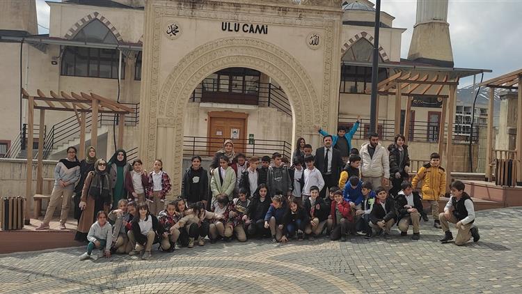 Hakkari'de Il Müftülüğü “ramazan’da Cami Ve çocuk Buluşması” Programı Düzenledi.