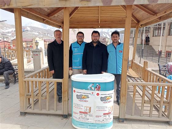 İzmir'de Il Müftülüğü Temel Gıda Yardım Kampanyası Başlattı.