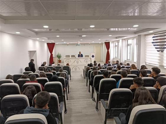 Hakkari'de Il Müftülüğünce “dijital Dünyada Manevi Takipçilerimiz” Konulu  Konferanslar Verildi.