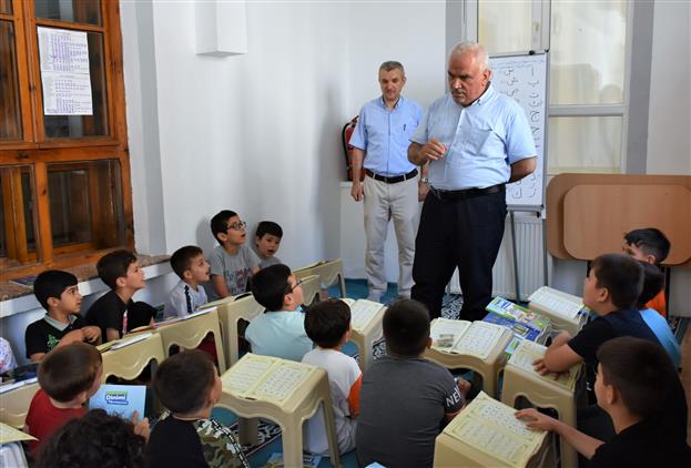 Bilecik'de Il Müftümüz Ali Erhun, Yaz Kur’an Kurslarını Ziyaret Etti